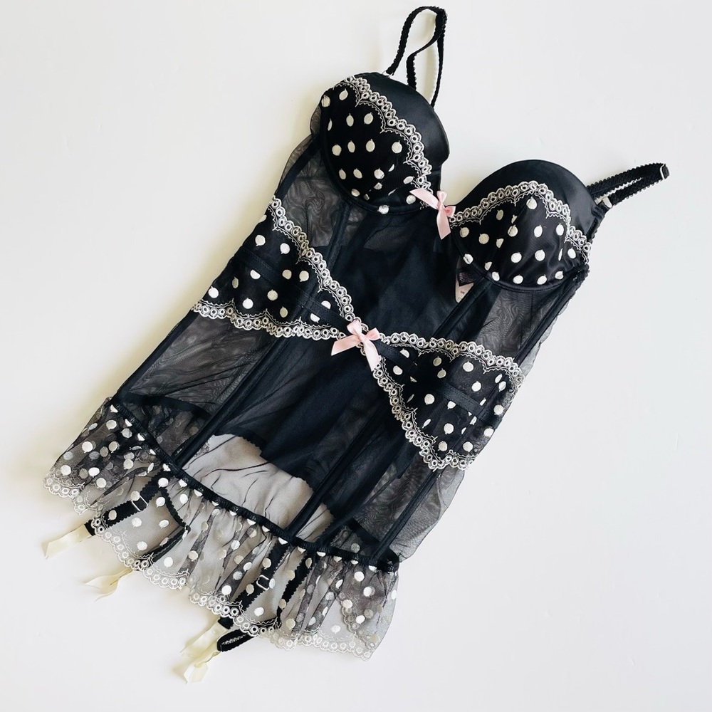 NWT 34B Victoria’s Secret black polka dot merrywidow teddy with garters